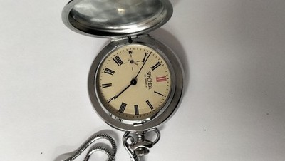 SEKONDA 18 JEWELS MECHANISCH HANDGEWEINT SILBERFARBEN VINTAGE GEBRAUCHT FUNKTIONIERT.