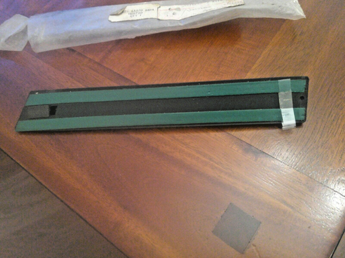 GENUINE FORD SIERRA FRONT L/H SIDE BODY MOULDING NEW - Picture 3 of 4