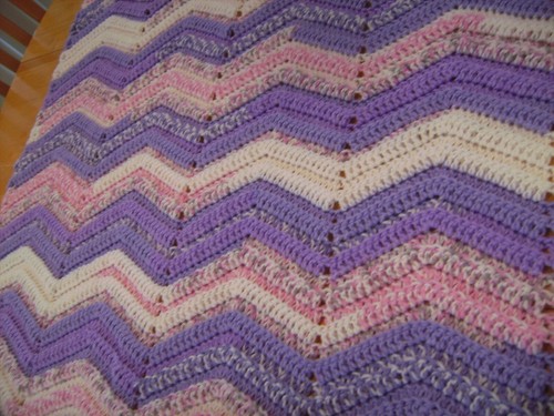CROCHET PURPLE PINK MULTI BABY BLANKET RIC RAC ZIG ZAG HANDMADE CROCHET - Picture 4 of 5