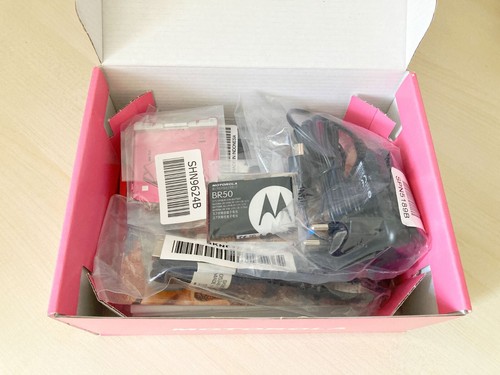 Motorola RAZR V3 - Pink - Brand NEW in Box - Original - Unlocked - Picture 4 of 16