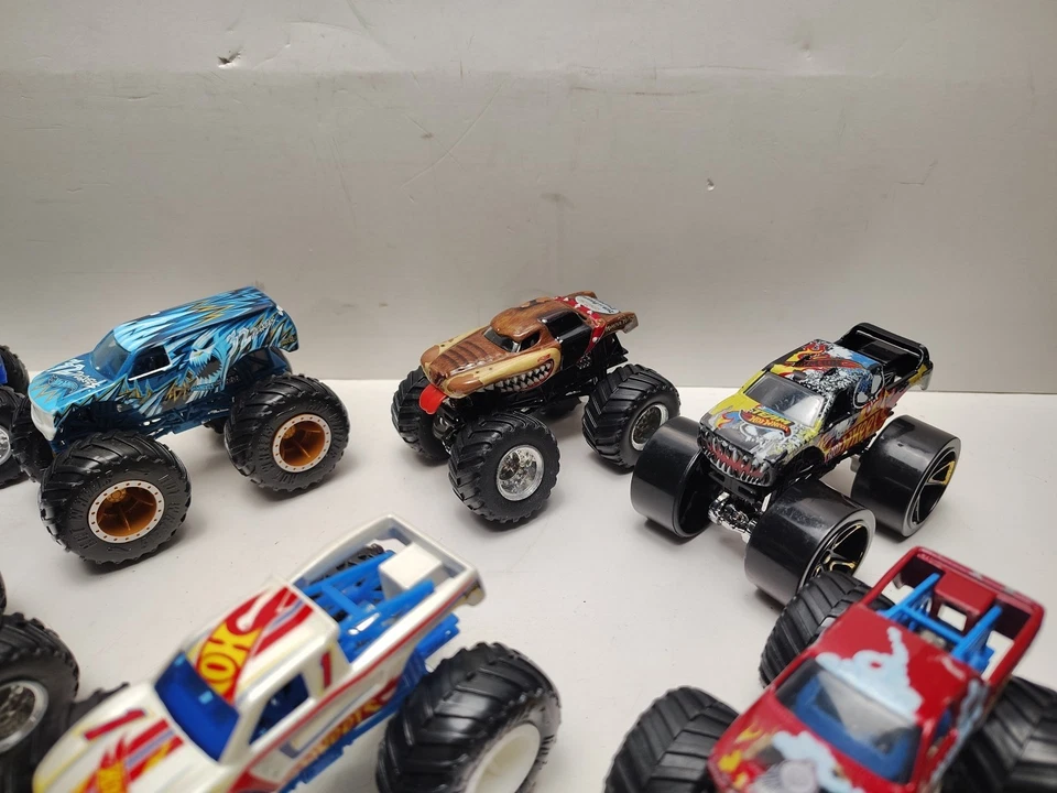 Hot Wheels Monster Jam Monster Trucks 1/64 Lot of 22 Diecast Vehicles Mattel VGC - Image 4 of 4