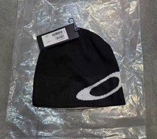 Oakley Knitted Ski and Mountaineering Hat Warm Black Unisex