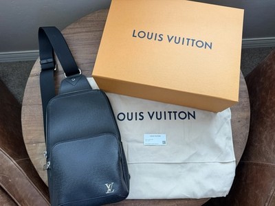 Louis Vuitton Taiga Avenue Sling Bag Black Zip Crossbody Medium Adjustable Strap