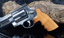 Smith & Wesson X-Frame 460 & 500 Magnum Grips – Quarter-Sawn Oak, Lacquer Finish on The Hot Collector