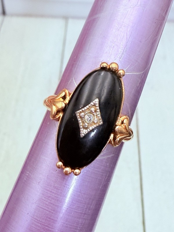 Vintage Avon Ring Size 8 Victorian Collection 1983 Faux Black Onyx Gold Tone