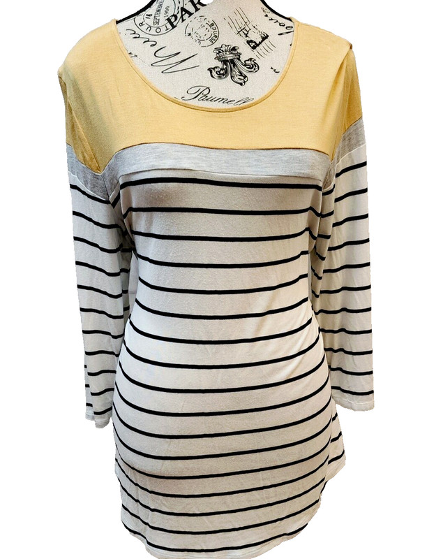 24/7 MAURICES white striped sweater shirt- size M