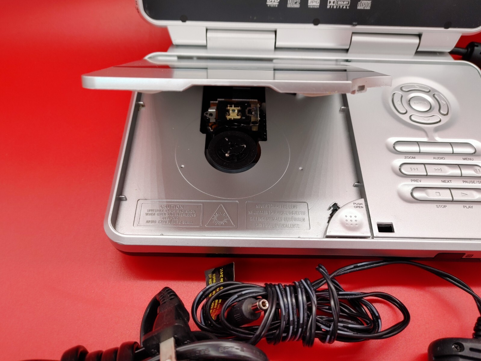 Durabrand PVS1966 Portable DVD player with extra Screen, Case,Manual