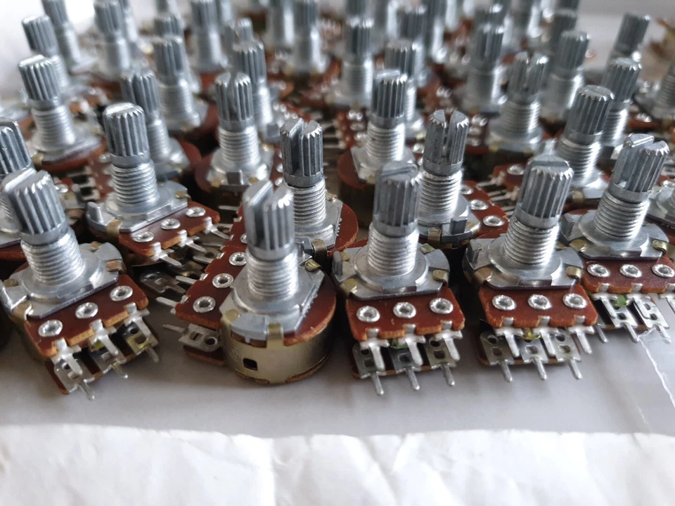 Joblot 100 x Alpha A10K, B100K Ohm Dual Gang Potentiometer PCB-Mount 16mm. - Image 2 of 4