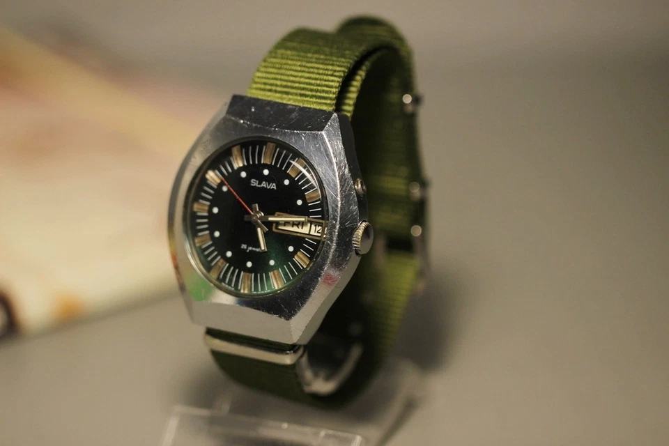 Vintage Slava USSR Mechanical Watch 26 Jewels Soviet Men’s Wristwatch | Working - Image 2 of 4