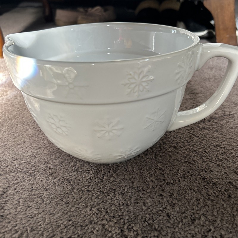 Stonewall Kitchen 2 Qt Melamine Mixing Bowl “Snowflakes” Spout & Handle Non Slip