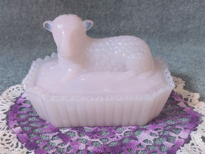 Vintage Pink Lamb Cover Dish With Marking On Inside Dish Cold Maybe ''D'' ?