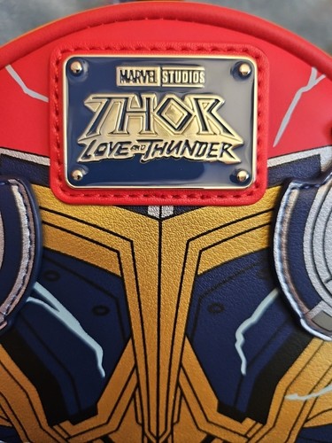 Mini Mochila Cosplay Loungefly Marvel Thor AMOR Y TRUENO Brilla en la Oscuridad - Imagen 2 de 3