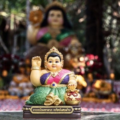 Thai Nang Kwak Goddess Amulet Statue Lucky Charm for Wealth