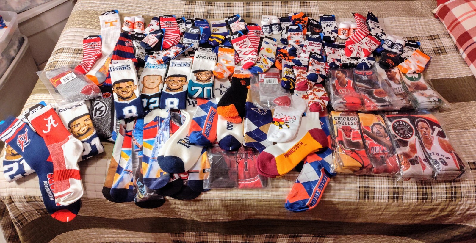 Lot of 100 Adult-Infant Socks Bulk Wholesale Resale Consignment MLB NFL NCAA NBA