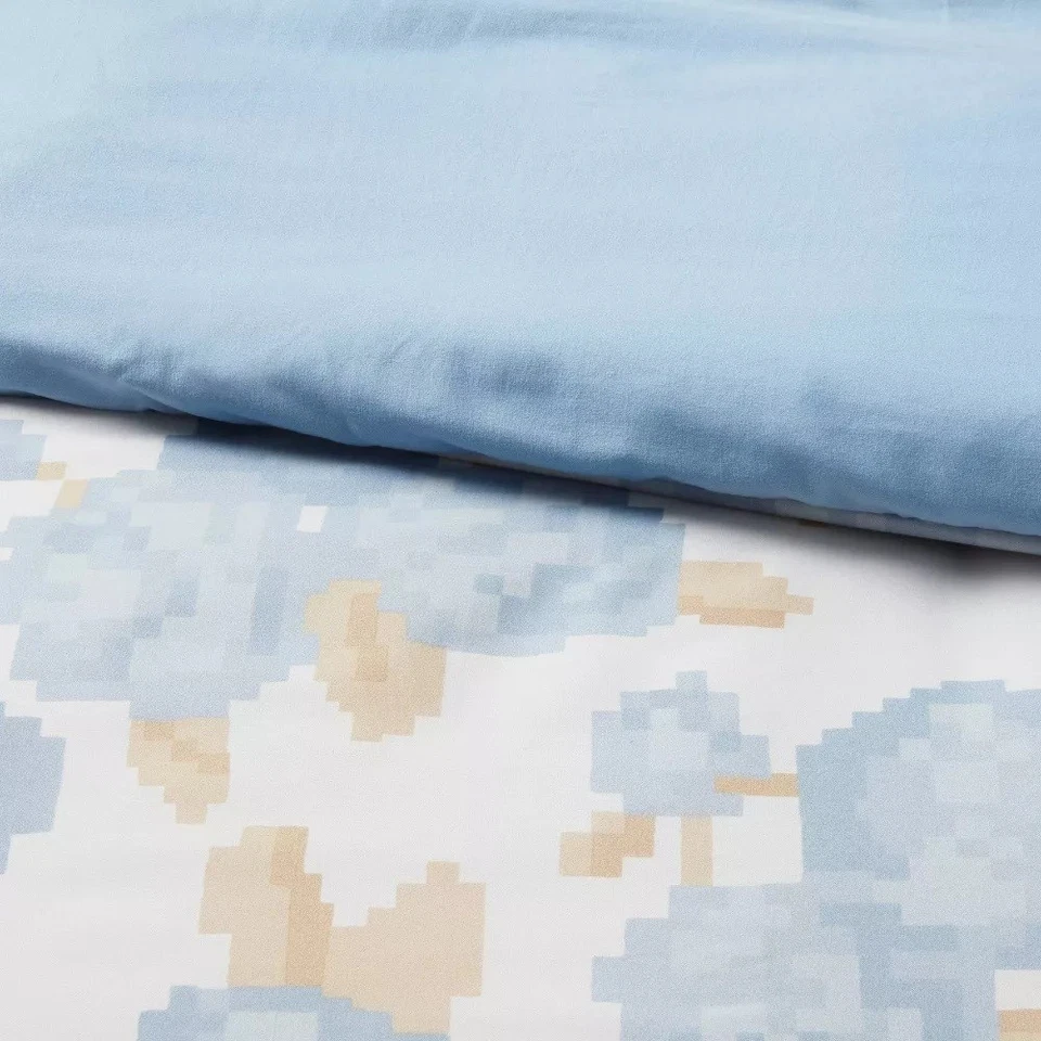 Edredón reversible de microfibra floral azul claro Room Essentials Queen Foto 4 de 4