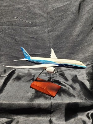 BOEING 1/200 Scale Model 787-10 Dreamliner