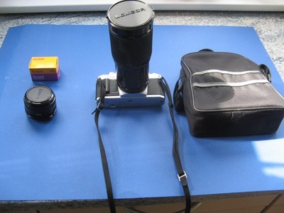 Canon AV 1 mit Zoomobjektiv Soligor, Tasche, Film und Dokumentation