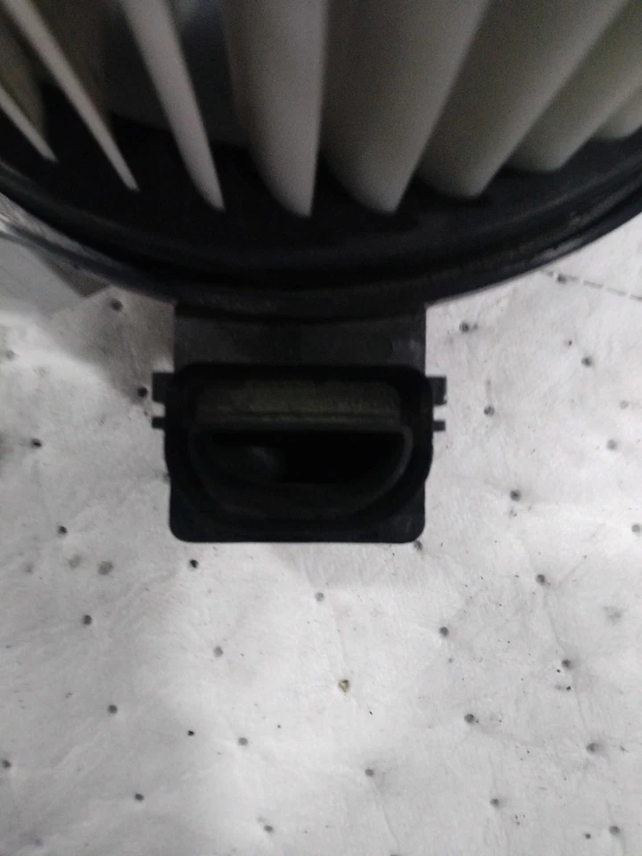 Motor soplador de climatización delantero usado se adapta a: Mazda CX-9 2015 delantero grado A Foto 4 de 4