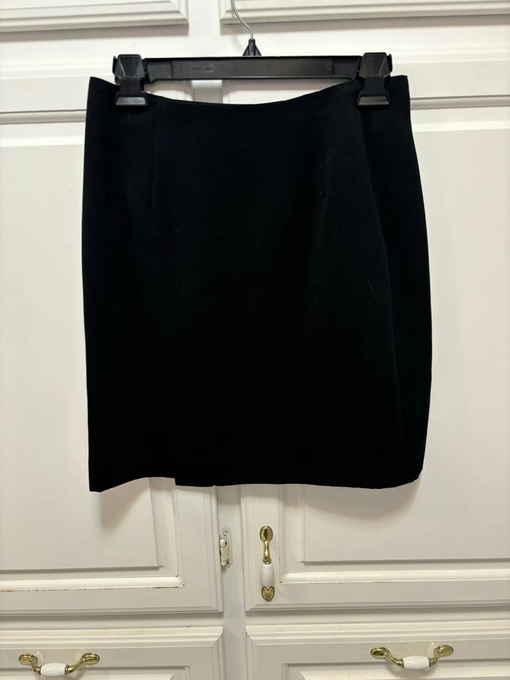 Falda deportiva Geoffrey Beene negra envolvente a presión para mujer talla 4” Foto 4 de 4