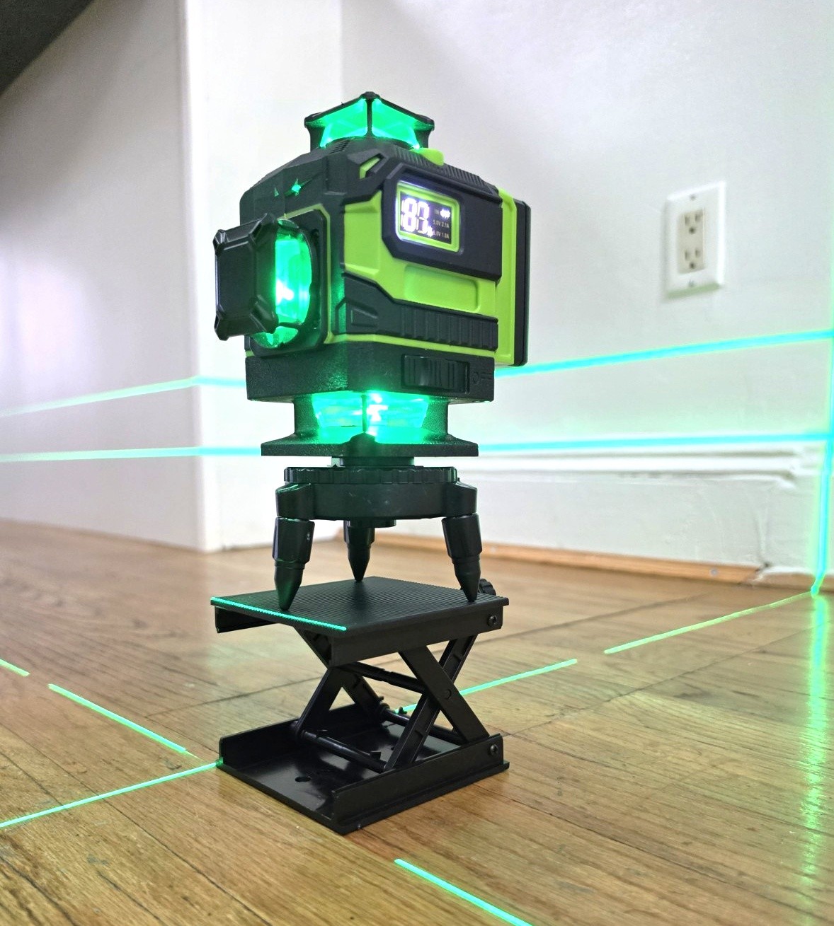 3D Rotary Laser Level Green 3-Beam Auto-Leveling 98ft ±1/8" Tripod Case