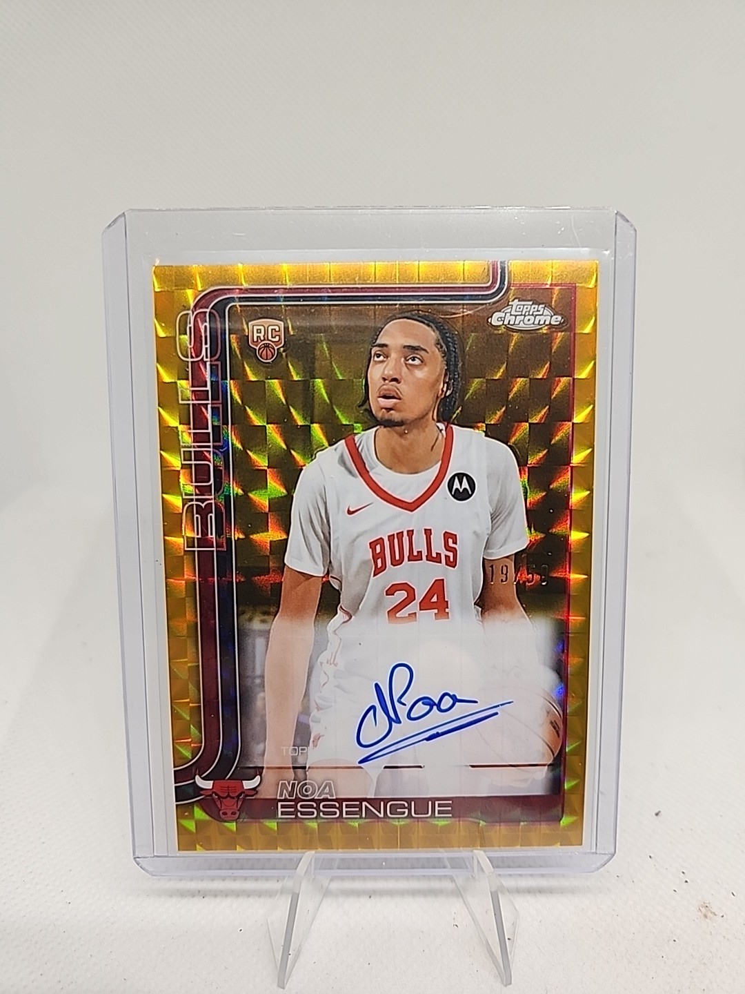 Noa Essengue 2025-26 Topps Chrome RC Auto Gold Geometric SP /50 #TCAR-NE Bulls