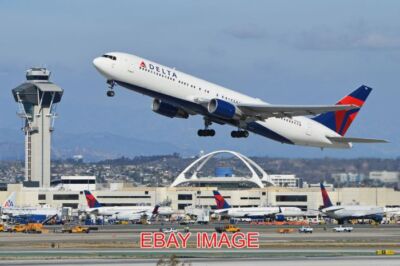 FOTO FLUGZEUG BOEING 767-332 'N136DL' DELTA C/N 25146 L/N 374. BAUT 1991. SE