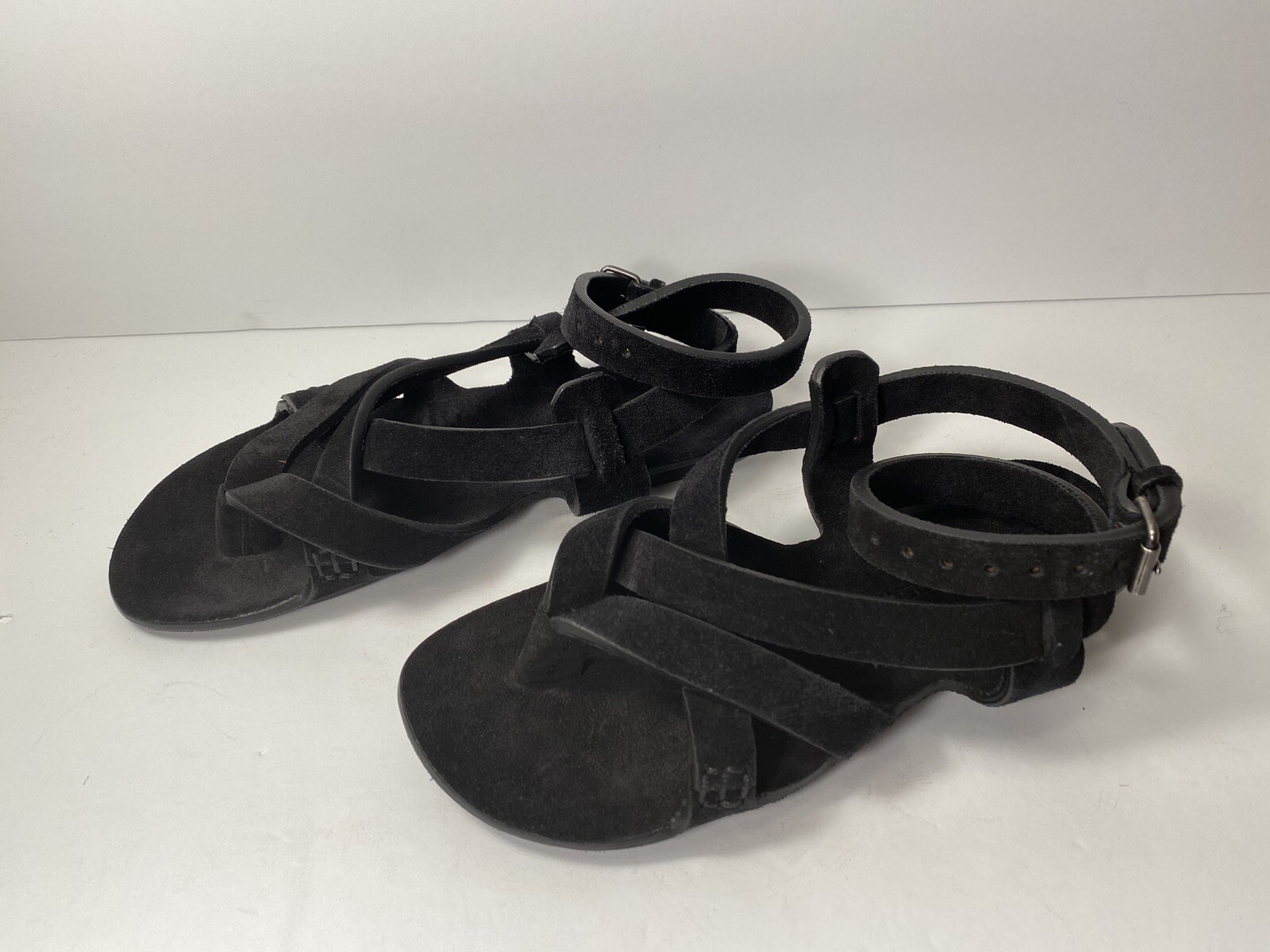 Saint Laurent Culver sandali con cinturino in camoscio piatto nero 35 5 $875