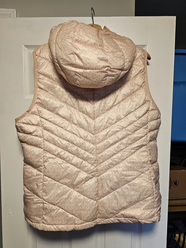 Michael Kors Logo Hooded Puffer Vest Jacket Powder Blush Sz XL - Image 3 of 4