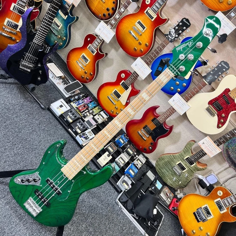 Left-handed Bacchus handmade guitars Safe Packing! - Image 2 of 4