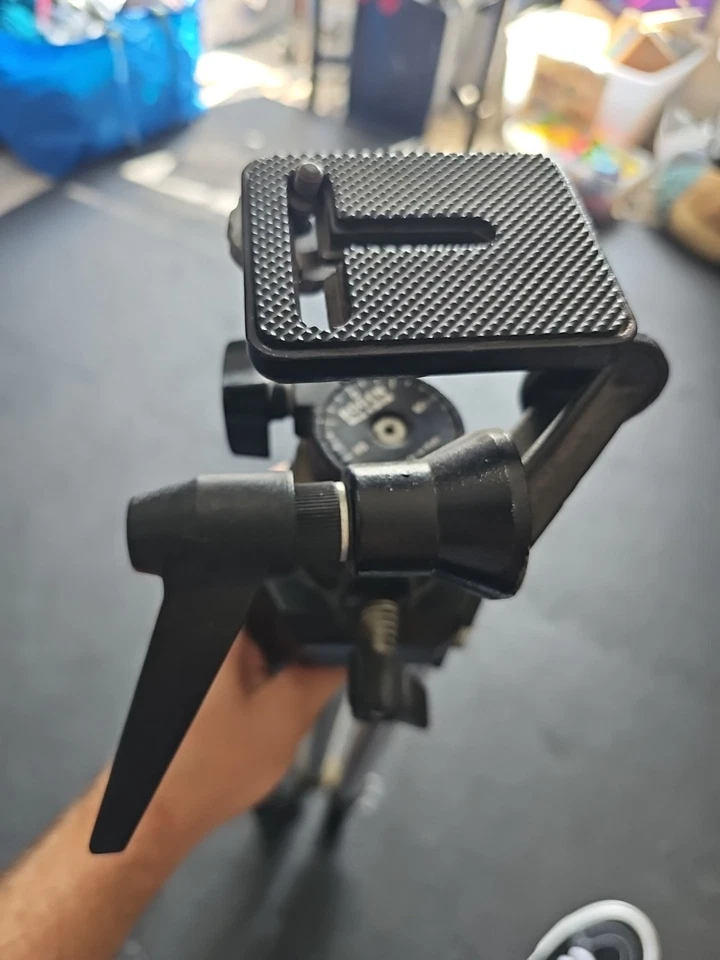 Bogen Manfrotto Model 3020 Professional Tripod w/Model 3028 Head Made in Italy - Image 3 of 4