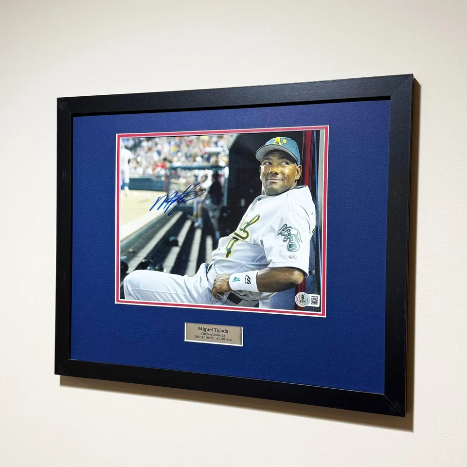 FOTO FIRMADA POR Miguel Tejada | oakland athletics | 2002 al mvp | enmarcado | certificado de autenticidad bajo Foto 3 de 4