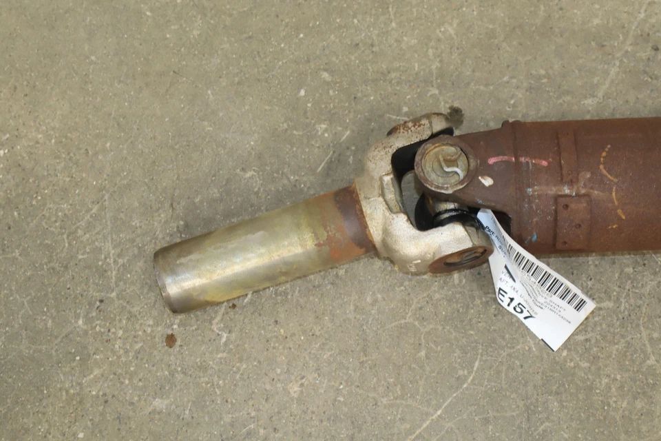 07-14 Chevy Suburban 4x4 OEM Rear Driveshaft Foto 2 de 4