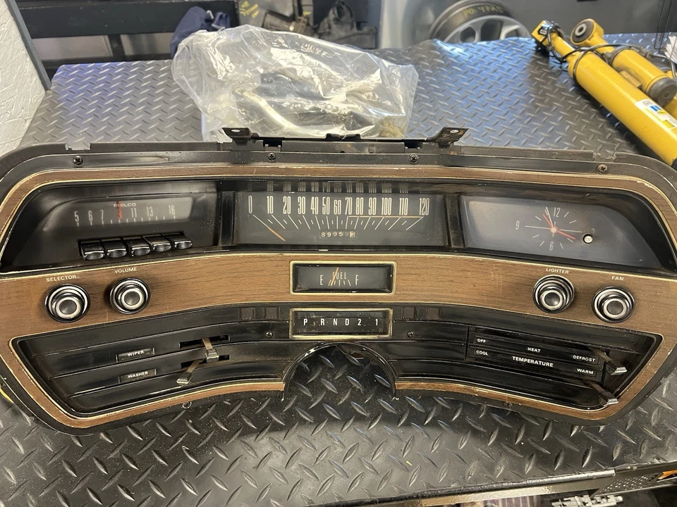 VINTAGE!!! 1969 ford LTD Dash!! Speedo! Radio!! BEZEL ETCETC ETC. Whole Unit! - Image 2 of 4