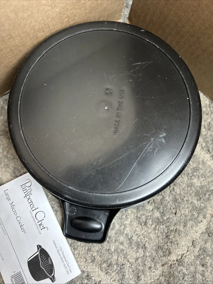 Pampered Chef 2 Qt Microwave Steamer Rice Cooker Pot with Locking Lid & Instr - Image 4 of 4