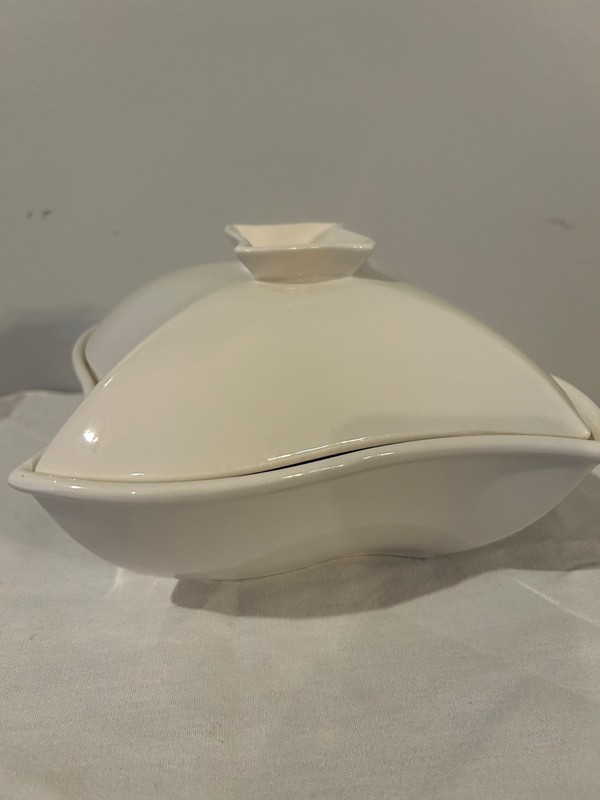 Godinger Silver Art Co White Wavy Lidded Serving Dish Bowl Casserole