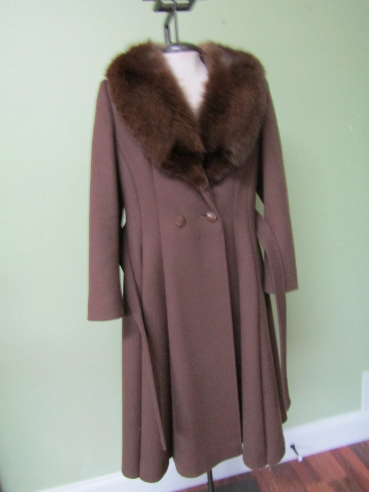 ABRIGO DE LANA MARRÓN VINTAGE CON CUELLO DE PIEL / EXCELENTE ESTADO / BUSTO 40" Foto 4 de 4