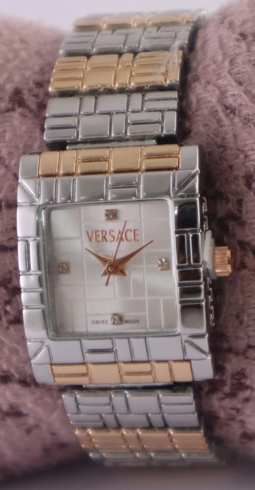 Reloj pulsera Versace de lujo de cuarzo con esfera plateada correa de acero para mujer "Keep Good Time" Foto 2 de 4