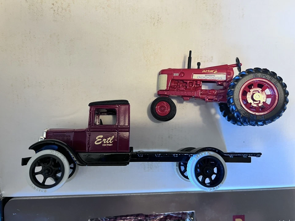 1992 ERTL SIGNATURE EDITION Diecast "47th ANIVERSARY COLLECTOR'S SET" Stock#1947 - Image 2 of 4