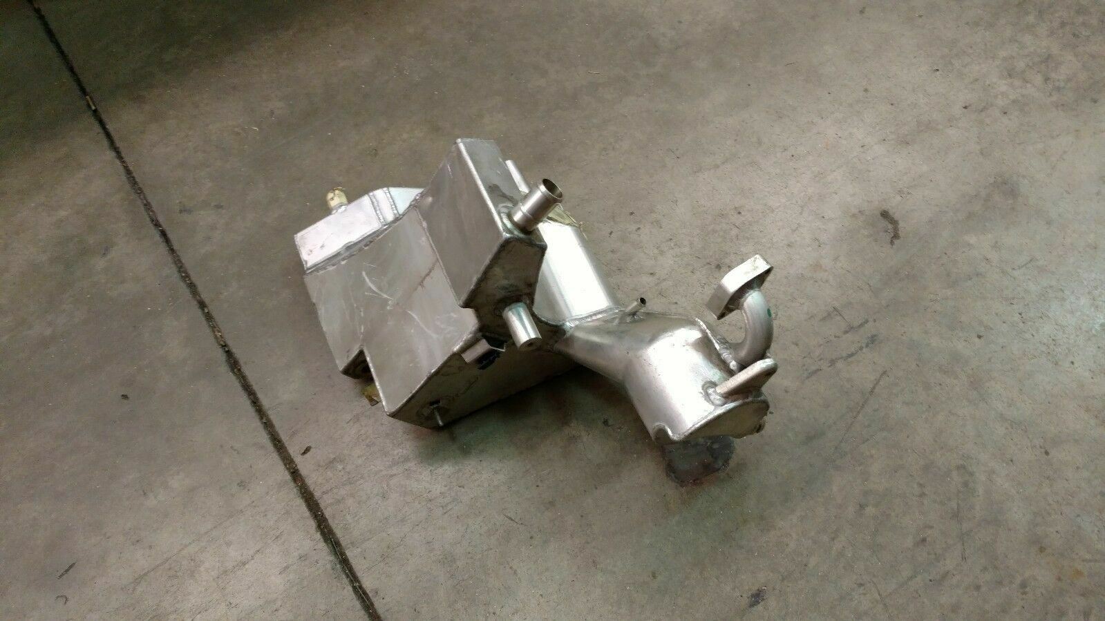 MCLAREN MP4-12C OIL SUMP TANK OIL TANK OEM 11F1028CP