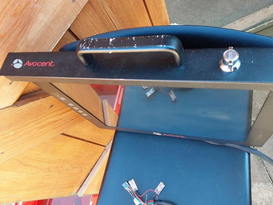 Avocent 1u 17" Lcd17swt8-001 8 Port Server LCD Monitor Only - Image 3 of 4