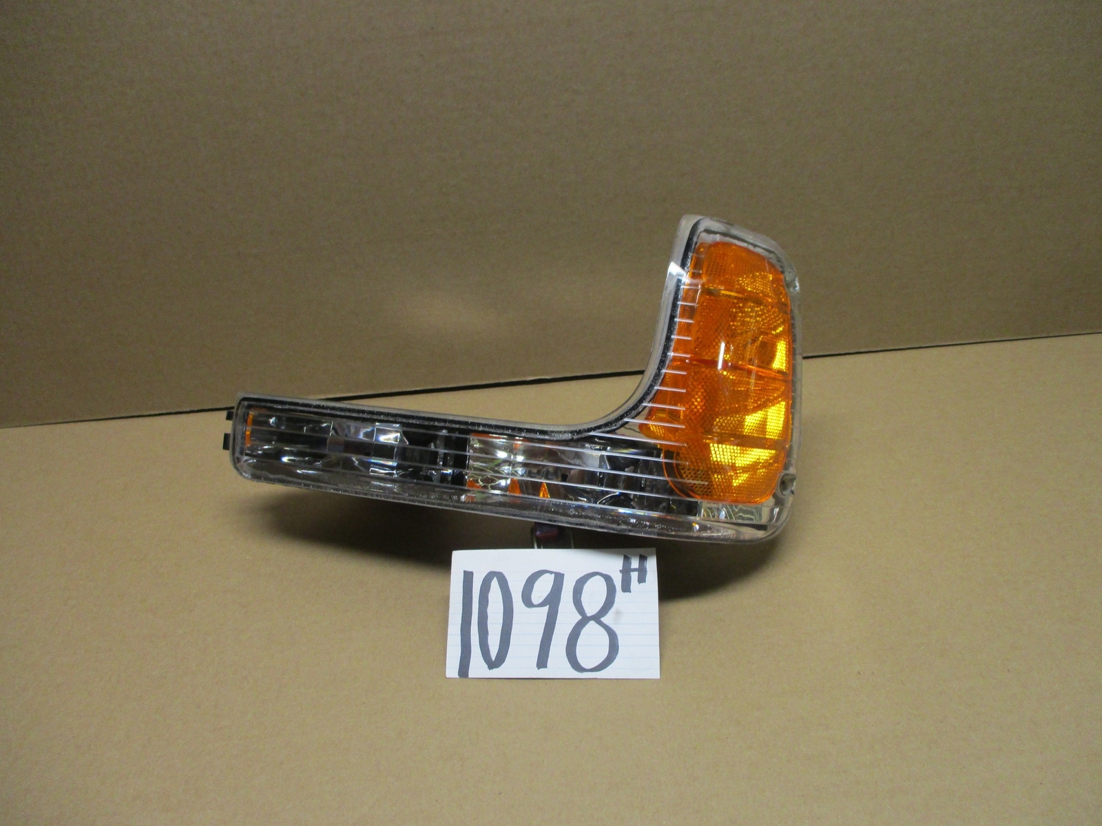 99 00 Escalade DRIVER Side Used Aftermarket Turn Corner Signal Light #1098-H