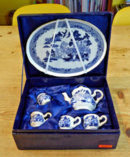 Regal Vintage Miniature Bone China Willow Pattern Tea Set In Original Box