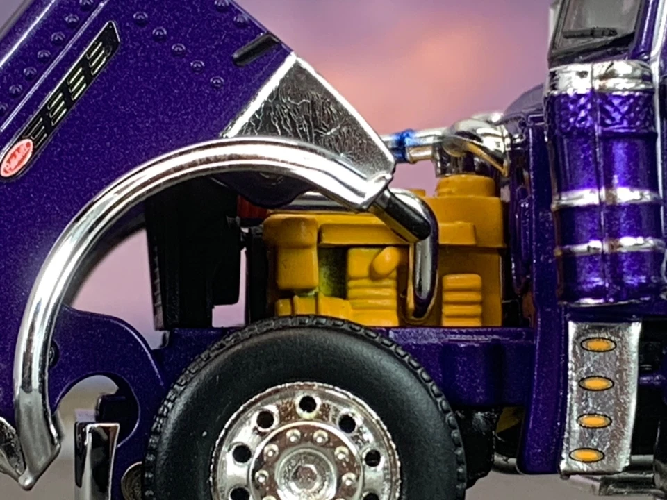 1/64 DCP PURPLE PRIDE & CLASS PETERBILT 389 W/ 36" SLEEPER - Image 3 of 4