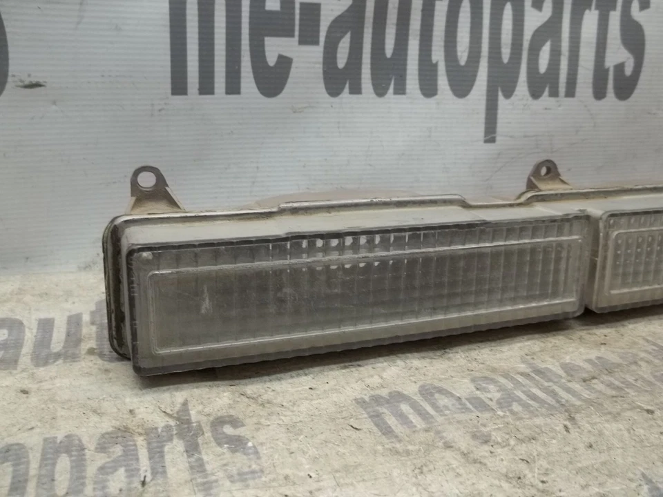 1976-1979 CADILLAC SEVILLE OEM LEFT FRONT PARK PARKING LIGHT TURN SIGNAL LAMP - Image 2 of 4