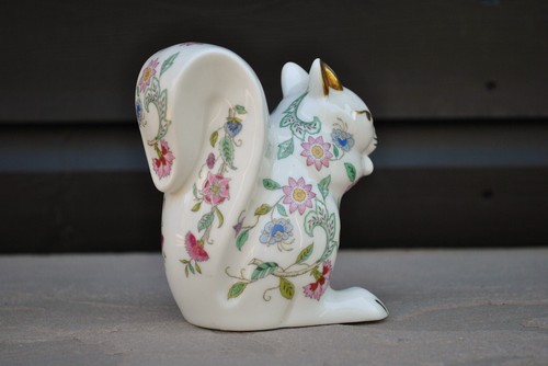Minton Haddon Hall Bone China Squirrel Figurine with Gold Trim - Picture 2 of 7