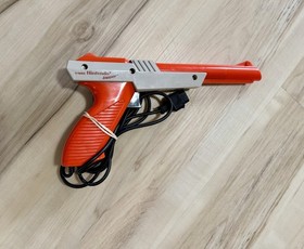 Original Nintendo NES Bundle W/ Controller + Zapper Gun 6-Games - Tested