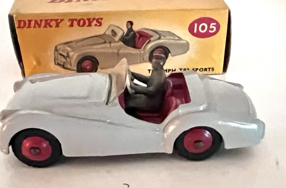 DINKY TOYS TRIUMPH TR2 - No. 05 - NEAR MINT W/ORIGINAL BOX - MUST SEE SPORTS CAR - Image 2 of 4