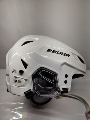 Bauer Vapor HyperLite 2 Youth Hockey Helmet   Size 6 7/8'' 7 1/2'' (Used)