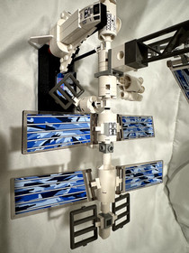 Lego 7467 Discovery International Space Station Complete w/Manual & Extra Book