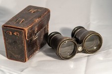 Paire de jumelles - IRIS PARIS - gainage cuir noir - 1920 avec leur sacoche